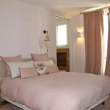 Apartment Luxueux Avec Balcon, Champs Elysees *