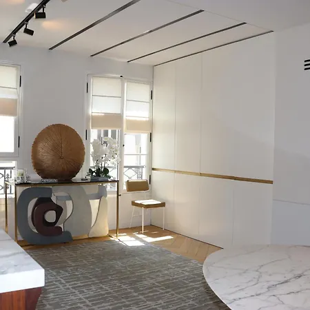 Luxueux Avec Balcon, Champs Elysees Apartment