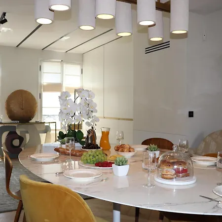 Apartment Luxueux Avec Balcon, Champs Elysees Paris