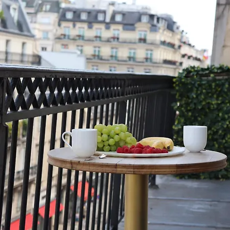 Apartment Luxueux Avec Balcon, Champs Elysees *