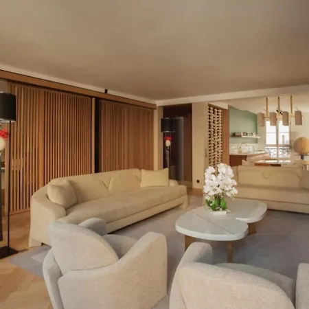 Apartment Luxueux Avec Balcon, Champs Elysees