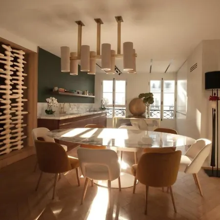 Apartment Luxueux Avec Balcon, Champs Elysees