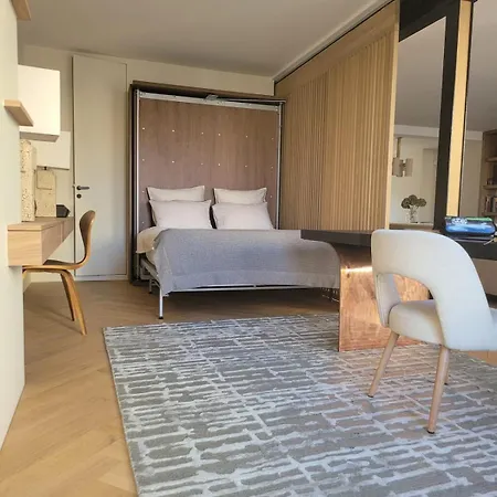 Appartamento Luxueux Avec Balcon, Champs élysées Parigi