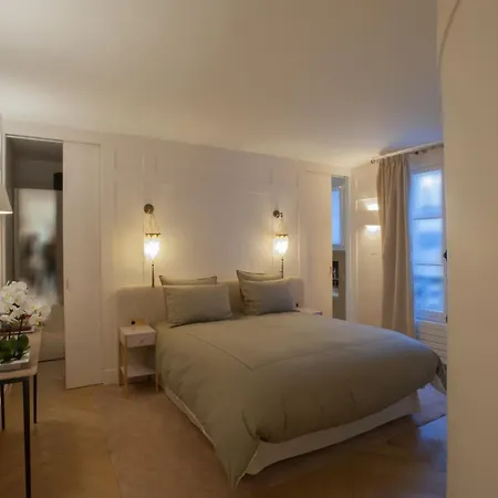 Appartamento Luxueux Avec Balcon, Champs élysées Parigi