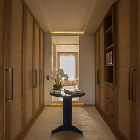 Appartamento Luxueux Avec Balcon, Champs élysées
