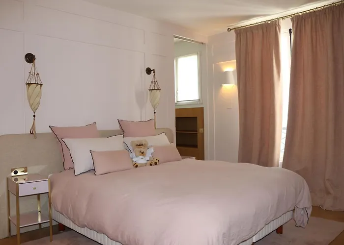 Appartement Luxueux Avec Balcon, Champs élysées *