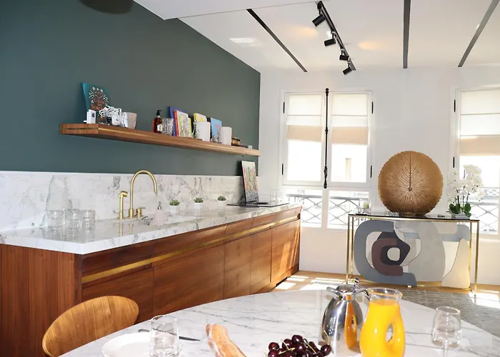 Appartement Luxueux Avec Balcon, Champs élysées Paris