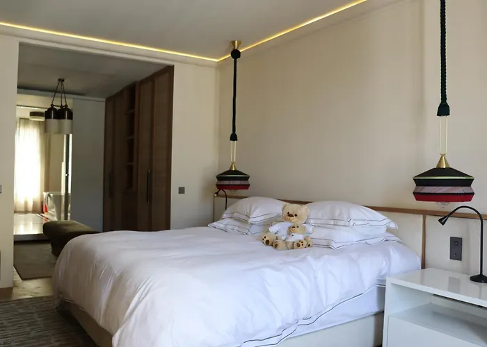 Luxueux Avec Balcon, Champs élysées *