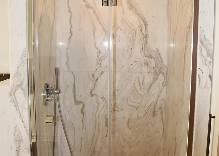 Luxueux Avec Balcon, Champs élysées Paris