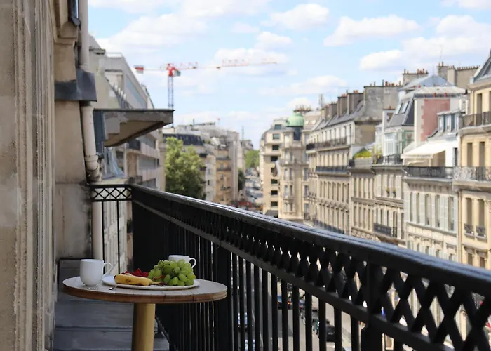 Luxueux Avec Balcon, Champs élysées Paris