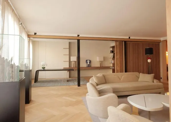 Luxueux Avec Balcon, Champs élysées Appartement