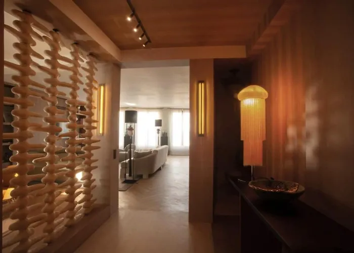 Luxueux Avec Balcon, Champs élysées Appartement *