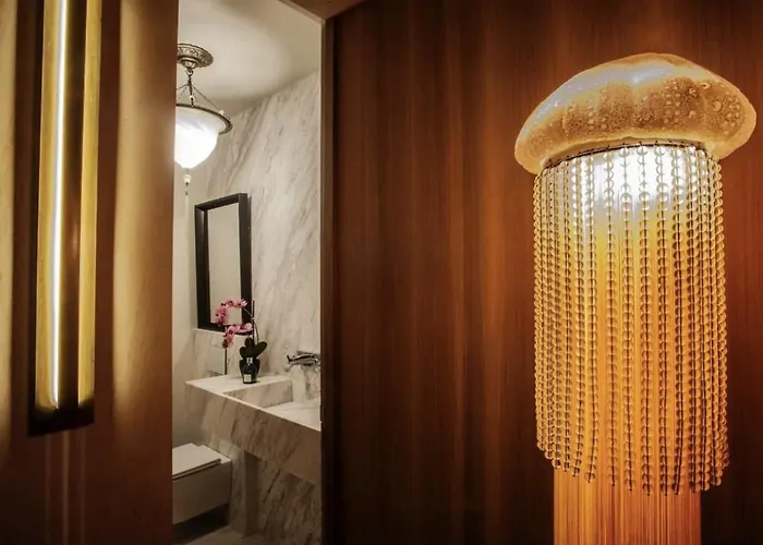 Appartement Luxueux Avec Balcon, Champs élysées Paris